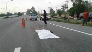กระบะซิ่งเหยียบหนุ่มนิรนามดับคาถนน