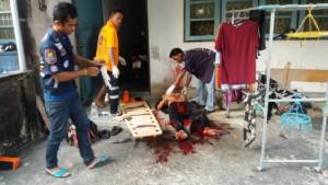หนุ่มใหญ่เครียดพิการทางขาใช้คัตเตอร์กรีดคอสาหัส