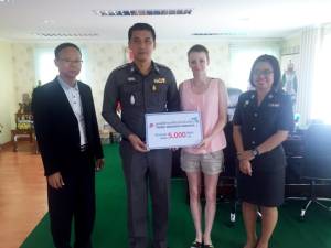 น้ำใจไทย! แหม่มนอร์เวย์ซึ้งทำตังค์หายที่พัทยา มีมูลนิธิรุดช่วยเหลือ