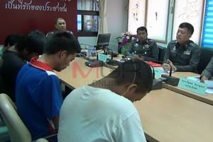 3 วัยโจ๋เมืองตรังเข้ามอบตัวหลังก่อเหตุยกพวกบุกทุบทำลายบ้านคู่อริ