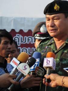 ผบ.พล.ร.9 โต้สื่อปัดเอาผิด “วัฒนา” ไม่กินข้าว แจงจะดำเนินคดีขัดประกาศ คสช.
