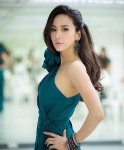 ผ่อนคลาย ตามประสาแม่!  "อั้ม พัชราภา" โชว์ความเหนือเล่นเกมส์ดอทเอด้วยลีลาแบบนี้