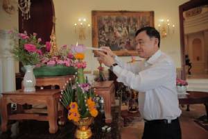 โผล่แล้ว! “ทักษิณ” อัดกลับ “ประยุทธ์” โทษแต่คนอื่นไม่ดูตัวเอง หยันไม่จ้างล็อบบี้ยิสต์ก็แพ้ภัยตัวเอง