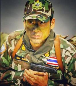 ตอนหนุ่มว่าหล่อแล้ว ตอนนี้ยิ่งหล่อกว่าอีก "อู๋ ธนากร" ในชุดลายพราง