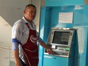 พ่อค้าเมืองตรังน้ำใจงามเจอเงินสด 55,000 บาท ตัดสินใจนำเงินส่งตำรวจตามหาเจ้าของ