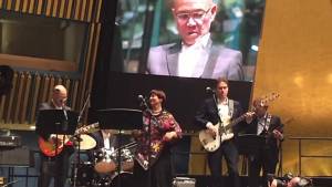 ลีดโชว์! "ทูตวีรชัย" รวมเพื่อนทูต ตั้งวง UN Rocks ทำเพลงมอบการกุศล