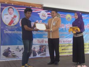 ปัตตานีมอบวุฒิบัติและวัสดุอุปกรณ์แก่ผู้ผ่านการบำบัดรักษาและฟื้นฟูสมรรถภาพผู้ติดยาเสพติด
