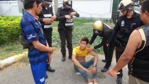 รวบคนร้ายอ้างเป็นตำรวจภาค 5 จับลูกจ้างกรมเจ้าท่ารีดทรัพย์เกลี้ยง