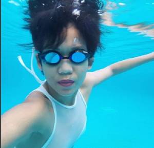 ใสกิ๊ก! ผมสั้น กระชากวัยทรงใหม่ของ “กาละแมร์”
