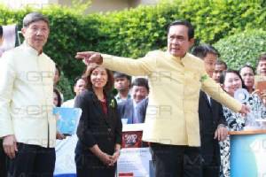 “ประยุทธ์” ยัน “แม่นิว” ไม่ได้มีแค่ “จ้า” ท้าอัดคลิปทหารไถเงินโชว์จะปลดให้ ยังไม่ปรับ ครม.