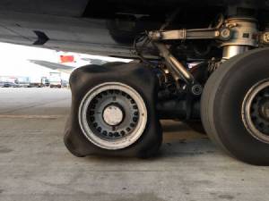 ภาพสุดอึ้ง! ล้อแอร์บัส A380 เปลี่ยนรูปเป็นสี่เหลี่ยม ผู้เชี่ยวชาญทึ่งเกิดขึ้นได้ไง