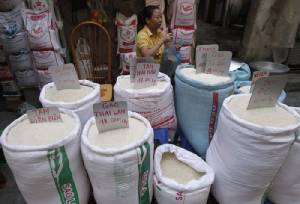 ตลาดข้าวเวียดนามเริ่มไหว หลังไทยประกาศเคลียร์สต๊อก 11 ล้านตัน