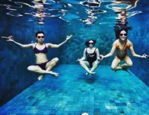 สุดเฟี้ยว “ทาทา ยัง” โพสต์ท่าใต้น้ำแบบไม่แคร์หุ่น