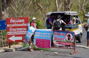 วิพากษ์หึ่ง! หลัง "ถ้ำเขาหลวง" เพชรบุรี ห้ามนักท่องเที่ยวขับรถขึ้นไปเอง