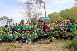 “สุทธิพงษ์” นำ ขรก.-ปชช.ปลูกป่าเขาขยาย ฟื้นเขาทะเลทรายเป็นสวรรค์