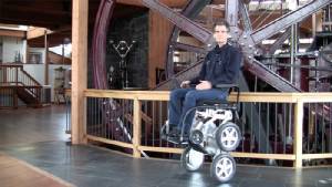 โตโยต้าจับมือผู้สร้าง Segway ปัดฝุ่นโครงการวีลแชร์สมองกลขึ้นบันไดได้