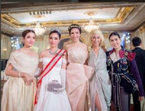 ผิดธีมหรือเปล่า! “มิ้นต์ ชาลิดา” งามสะพรั่ง หลังทำผมขาวร่วมงานวันเกิดแหวน