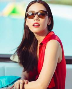 หูยยยย!! “กิ๊ฟซ่า” ยั่วน้ำลายหนุ่ม ๆ อวดอึ๋มโชว์ร่องอก