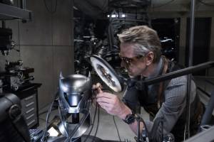 "เจเรมี ไอออนส์" พูดตรงๆ "สมควรแล้ว"!? ที่ Batman v Superman ถูกวิจารณ์ยับเยิน
