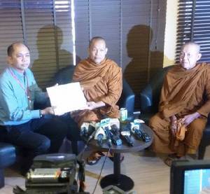 “พระพุทธะอิสระ” ร้องดีเอสไอค้านประกันตัว “พระธัมมชโย” หวั่นหลบหนีเหมือนเณรคำ (มีคลิป)
