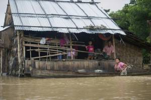 เวิลด์แบงก์ระบุอัตราเติบโต “พม่า” วูบ เผชิญอุทกภัย-ช่วงเปลี่ยนผ่านรัฐบาล