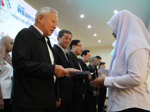 มูลนิธิพิทักษ์ประชาชาติ มอบทุนการศึกษาแก่เยาวชนที่ได้รับผลกระทบใน จชต.