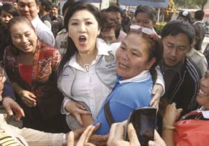 คสช.ผ่อนหลอกตา บีบ“ปู”เผ่นนอก!?