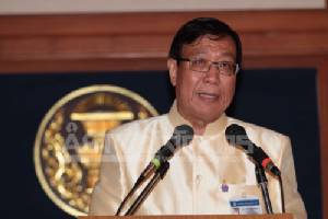 “พรเพชร” ยืนยันไม่เคยให้สัมภาษณ์เลื่อนประชามติร่าง รธน.