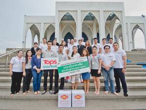 ศูนย์การค้าเซ็นทรัลเฟสติวัลหาดใหญ่ มอบอิทผลัมแก่ประธานคณะกรรมการอิสลามสงขลา