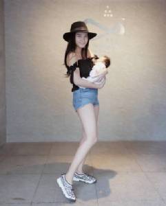 กราบงามๆ คลอดลูกเดือนเดียว "กระแต ศุภักษร" สวยเป๊ะเช้งวับ