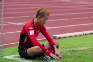 ท่าดีใจสุดแสบ “สรรวัชญ์” เย้ยชาวเน็ตจวกเรื่องนอกสนาม (คลิป)