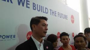 “ธรรศพลฐ์” ขอโทษ “ยิ่งลักษณ์” นักบินฝึกหัดไทยแอร์เอเชียแชตไลน์คึกคะนอง