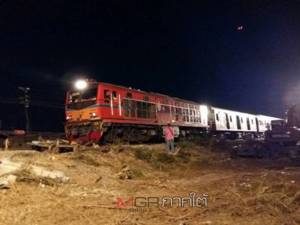 สลด! หนุ่มใหญ่ใจลอยเดินขึ้นทางรถไฟก่อนถูกชนดับคาที่