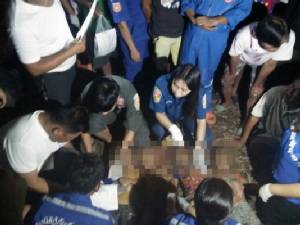 กว่าจะรู้เดียงสา! 4 เด็กชายวัยซนชวนกันเล่นน้ำดับหมู่