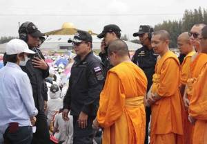 ขื่อแปบ้านเมืองกับธรรมกาย