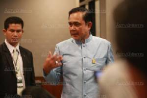 “บิ๊กตู่” เบรก “สุเทพ-จตุพร” เฟซบุ๊กไลฟ์ส่อผิด กม. แฉอดีต ส.ส.เหนือเสี้ยมชาวบ้าน