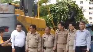เผยข้าราชการที่ถูกแบ็กโฮทับ ที่แท้เป็นนายกเทศมนตรีเมืองคลองหลวง แถมปีที่แล้วเพิ่งถูกดีเอสไอตรวจสอบโครงการสร้างถนน