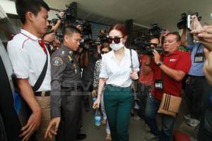 จ่อออกหมายเรียก “โบรกเกอร์สาว” ผู้ต้องหาคดีโอนหุ้น “เสี่ยชูวงษ์” พบเคยให้การ ตร.ไม่รู้จัก “บรรยิน”