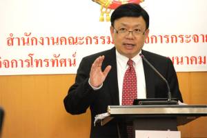 3 โอเปอเรเตอร์รุมสกรัม กสทช.คิดค่าโทร.มือถือแบบกำหนดเพดาน