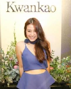 2 สาวต่างสไตล์ แต่ใจตรงกัน
