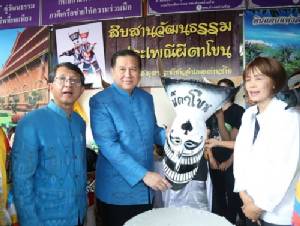 ชู “ผีตาโขน” ปลุกคนไทยใช้สิทธิออกเสียงประชามติ
