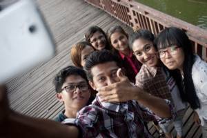 “Selfie Elbow” โรคยุคใหม่ของผู้รักการเซลฟี่