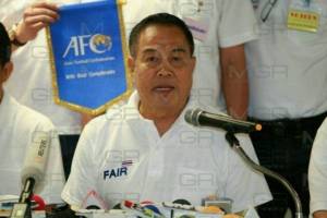 วิสัยทัศน์สุดล้ำ? “สมยศ” แนะจุดธูปแช่งกรรมการล็อกผลบอล