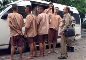 ปธ.กสม.แจง 7 นักโทษประชามติโดนใส่ “กุญแจเท้า” ไม่ใช่ “โซ่ตรวน”