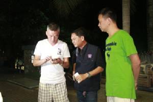 กะเทยพัทยาแสบหลอกปลดสร้อยนักธุรกิจจีนมูลค่า 1.5 แสนบาท