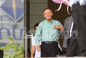 ศาลปกครองยังพิจารณาคดี “จอน” ฟ้อง กกต.เพิกถอนประกาศประชามติไม่แล้วเสร็จ