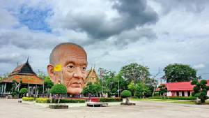 เถียงกันโซเชียลระอุ! ภาพศีรษะหลวงปูทวดโผล่กลางวัด