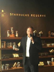 “สตาร์บัคส์” ผุดโมเดลรีเสิร์ฟอัปราคา 30%