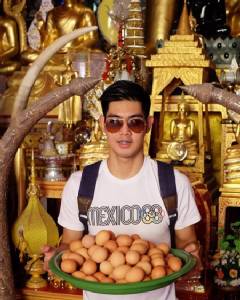 “ตะวัน” หอบ “ไข่ต้ม-พวงมาลัย” แก้บนเมย์พ้นข้อกล่าวหา