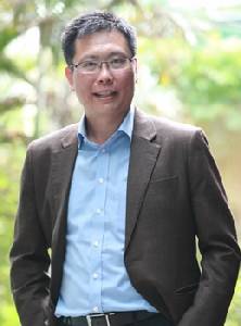 ดร.วีรณัฐ โรจนประภา รับจิตอาสาสอนผู้สูงวัยเล่นเฟสบุ๊ก